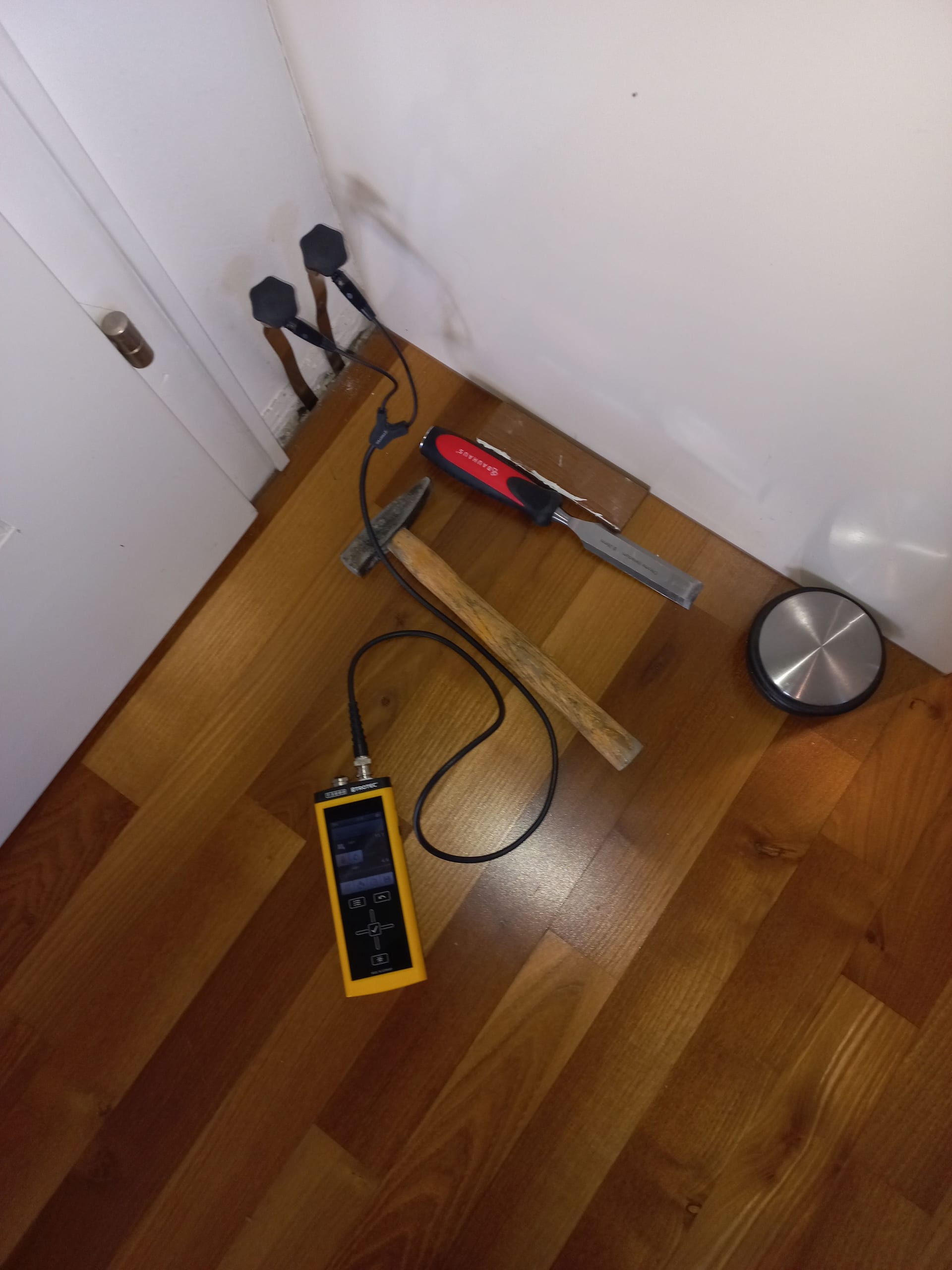 Moisture inspection instrument in use